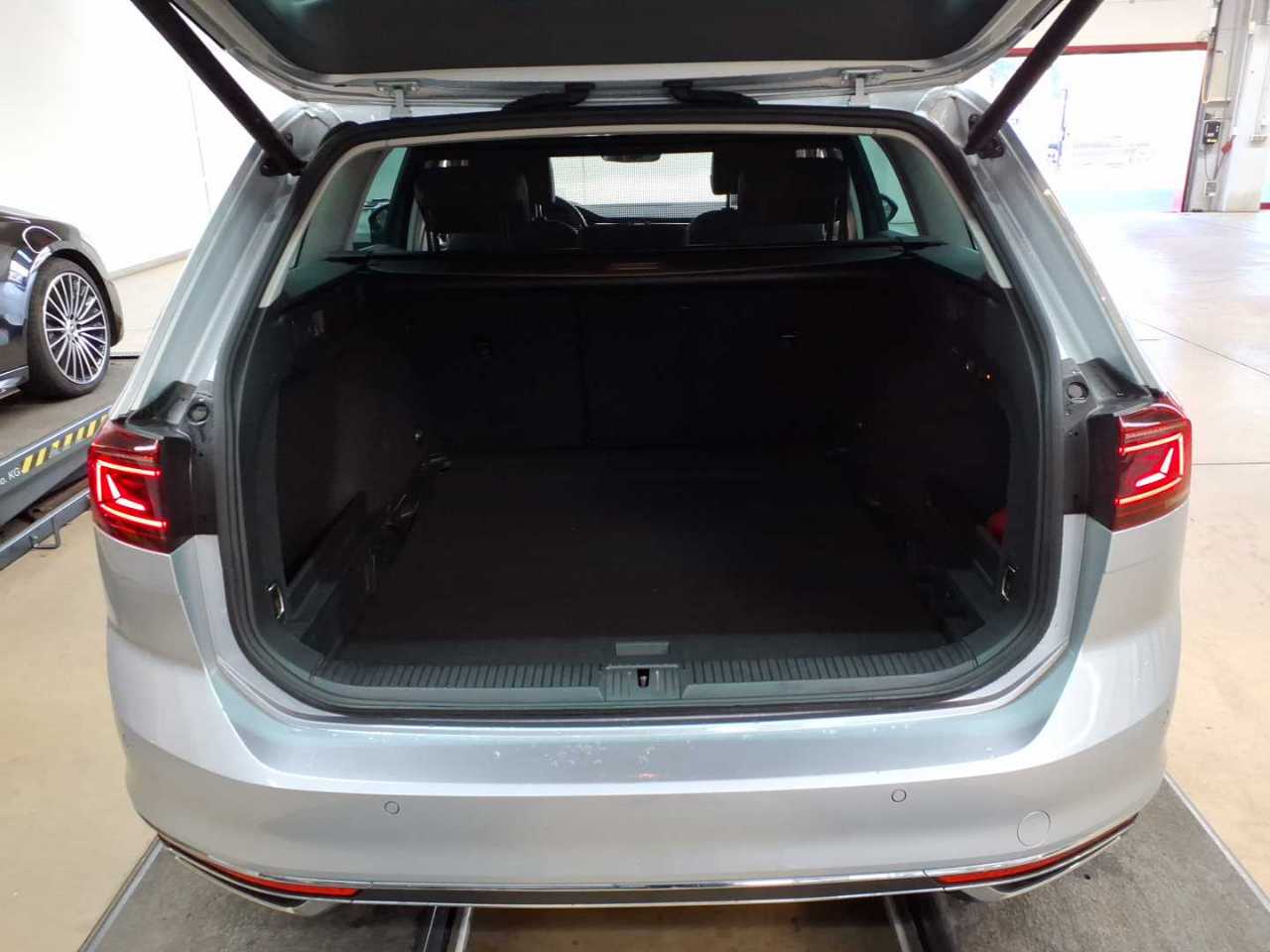 Volkswagen Passat Variant 2.0 TDI SCR DSG Elegance 15