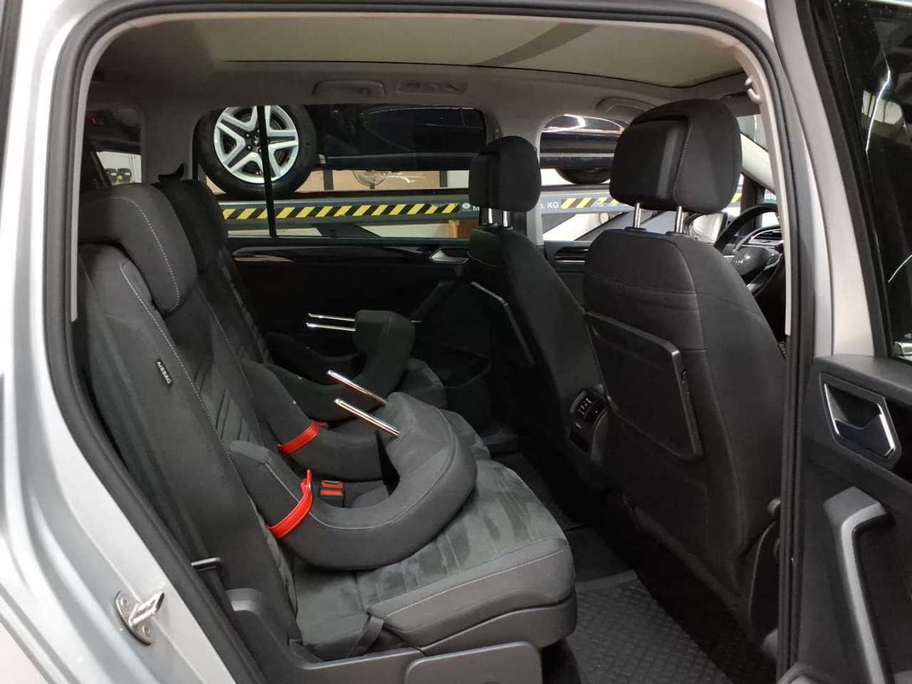 Volkswagen Touran 2.0 TDI SCR DSG Highline 14