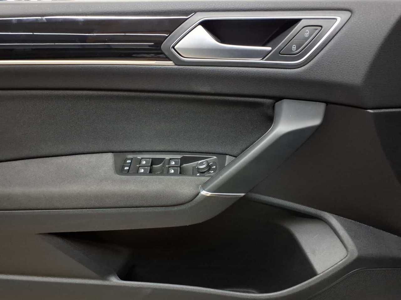 Volkswagen Touran 2.0 TDI SCR DSG Highline 19
