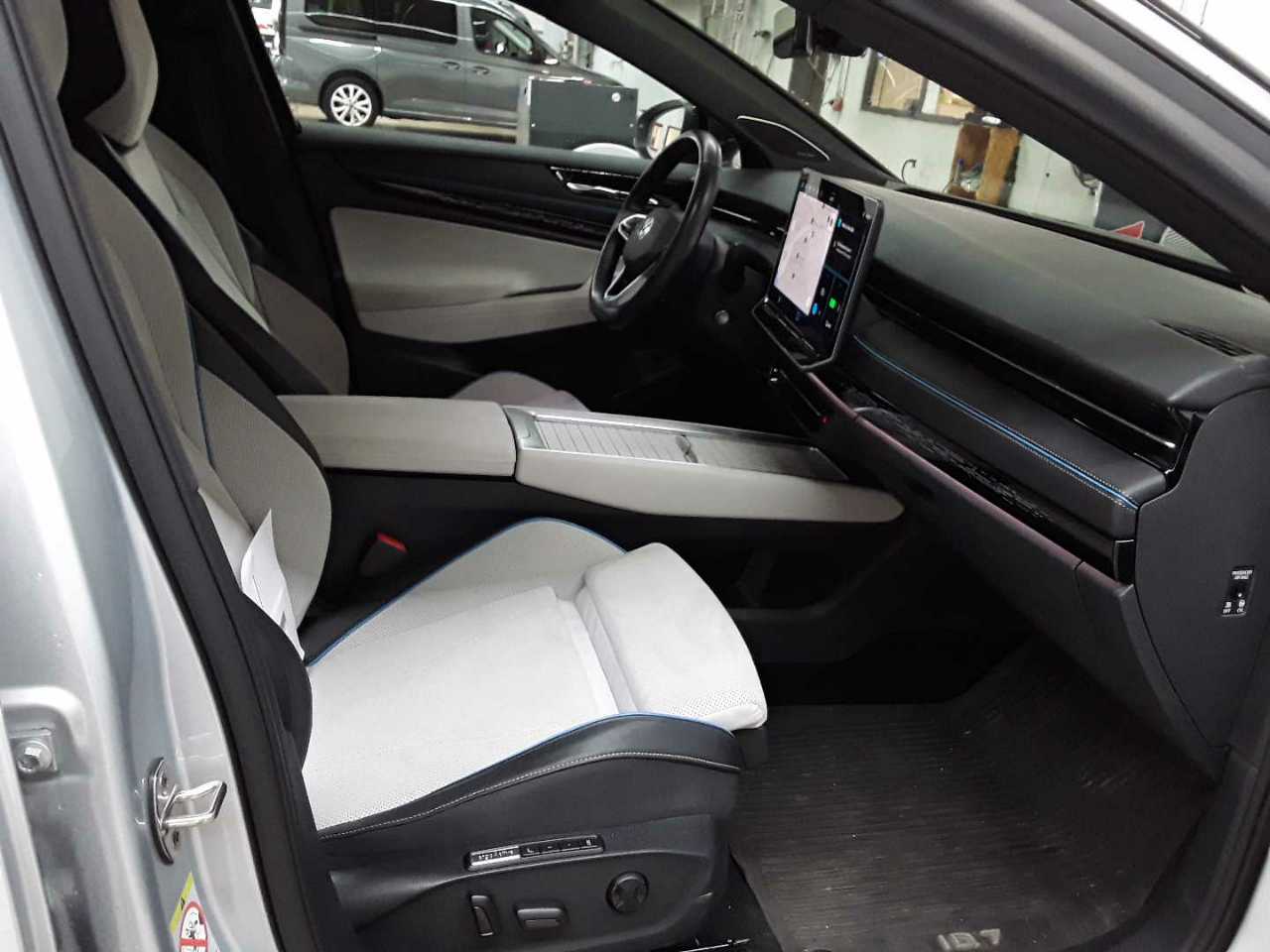 Volkswagen ID.7 Pro 8