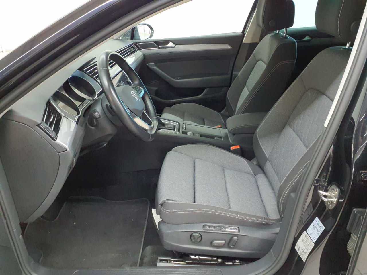 Volkswagen Passat Variant 2.0 TDI SCR DSG Business 8
