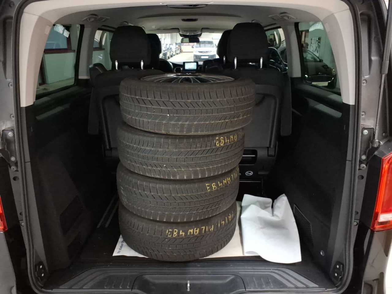 Mercedes-Benz V 220 d lang 4Matic 9G-TRONIC Edition 15