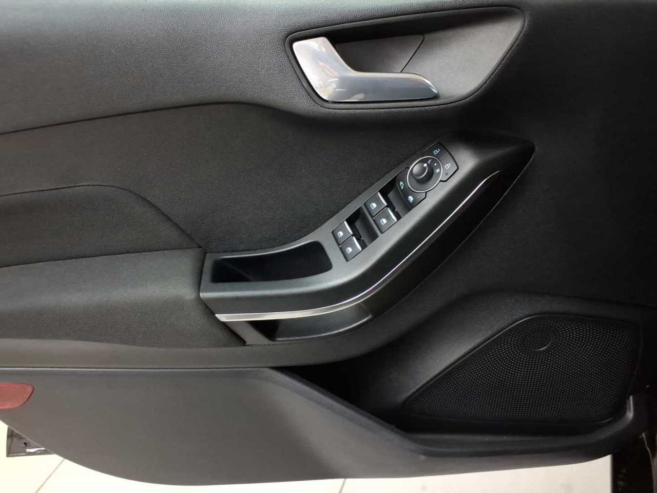 Ford Fiesta 1.0 EcoBoost Hybrid S&S TITANIUM 18