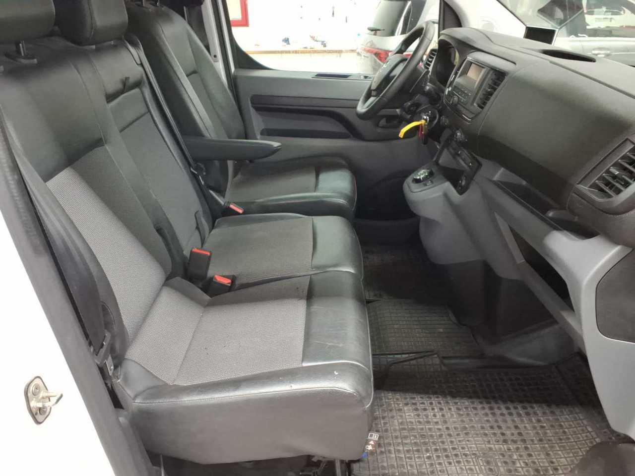 Opel Vivaro 2.0 D Cargo M Autm. Edition 8