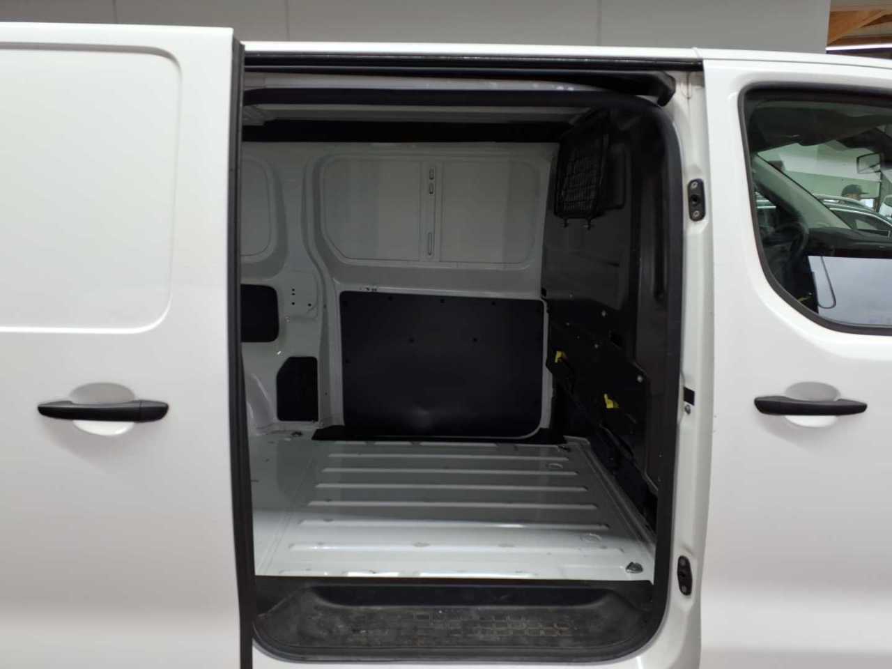 Opel Vivaro 2.0 D Cargo M Autm. Edition 13