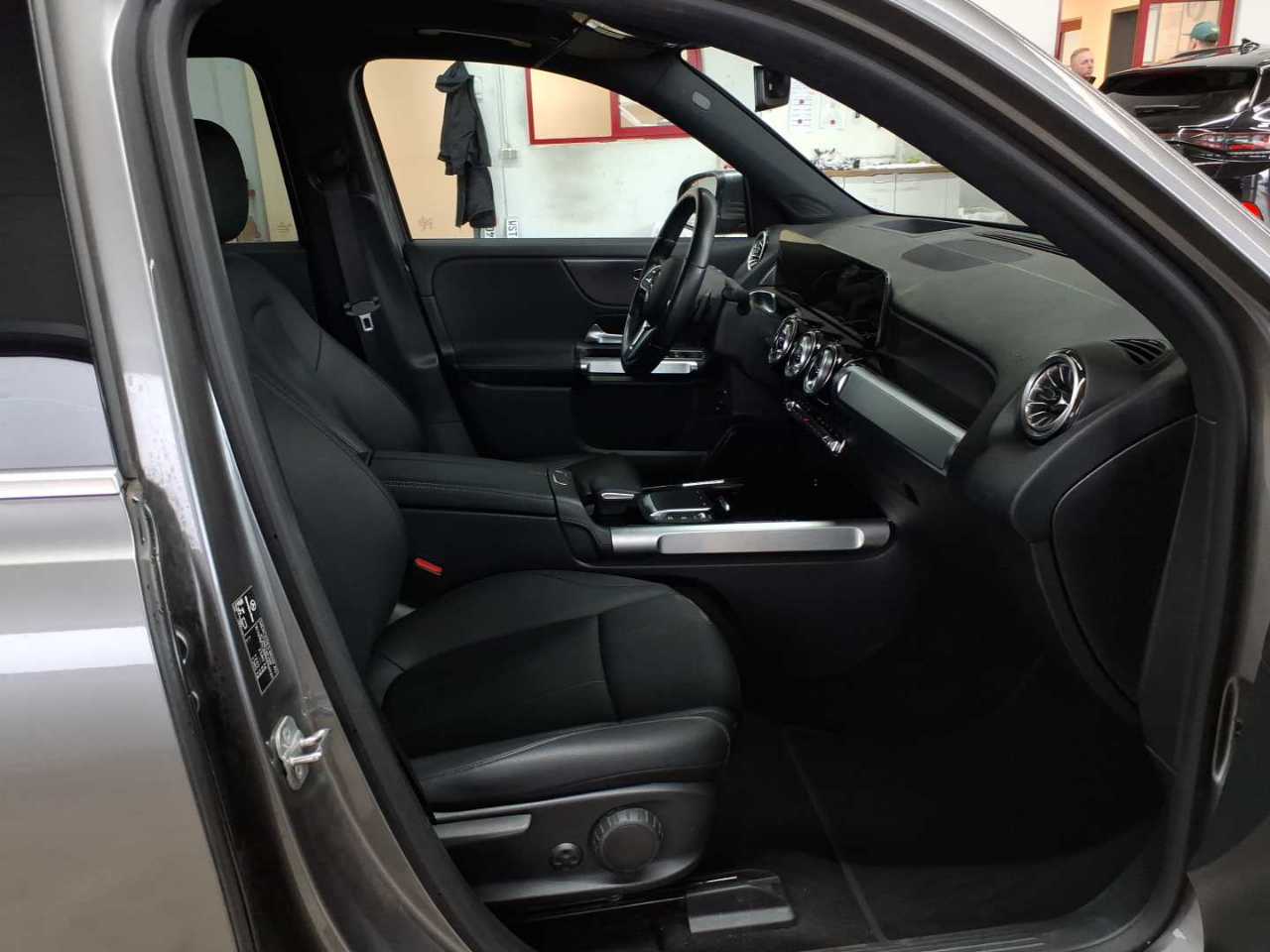 Mercedes-Benz EQB 350 4Matic Progressive 8