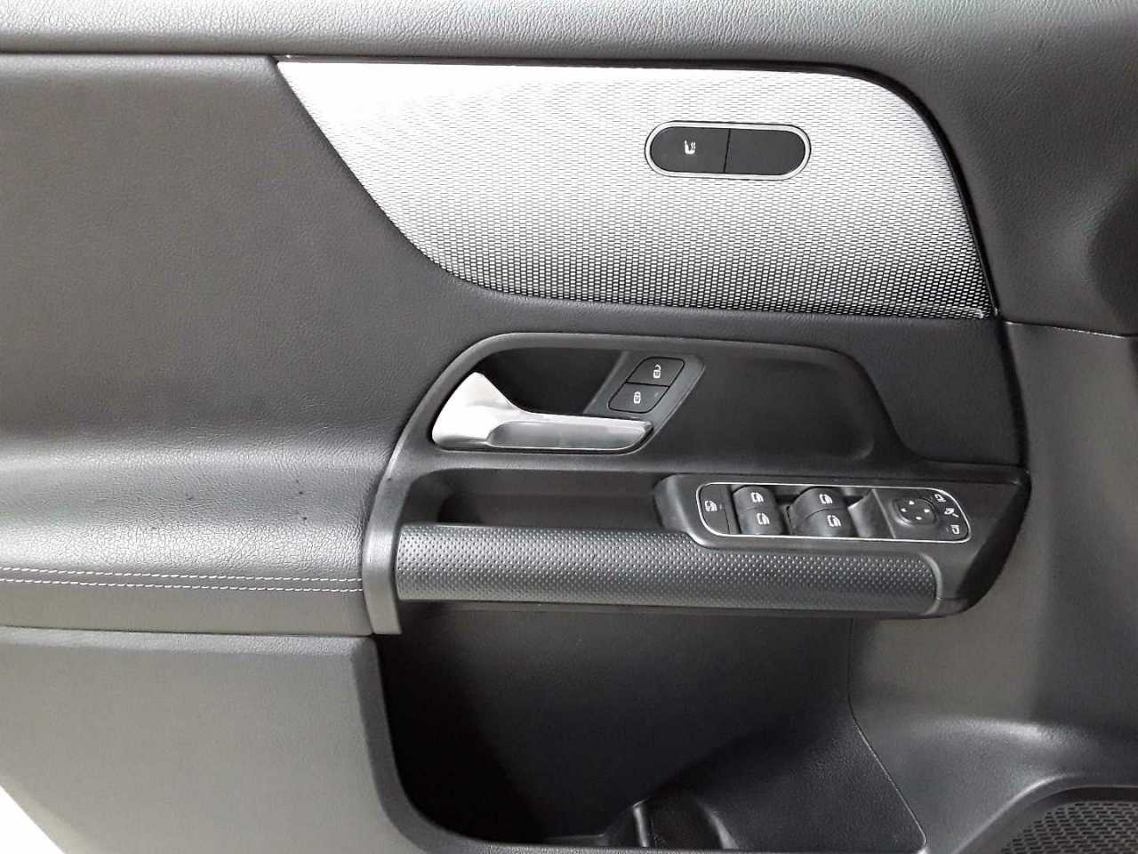 Mercedes-Benz GLB 200 4Matic 8G-DCT Style 17