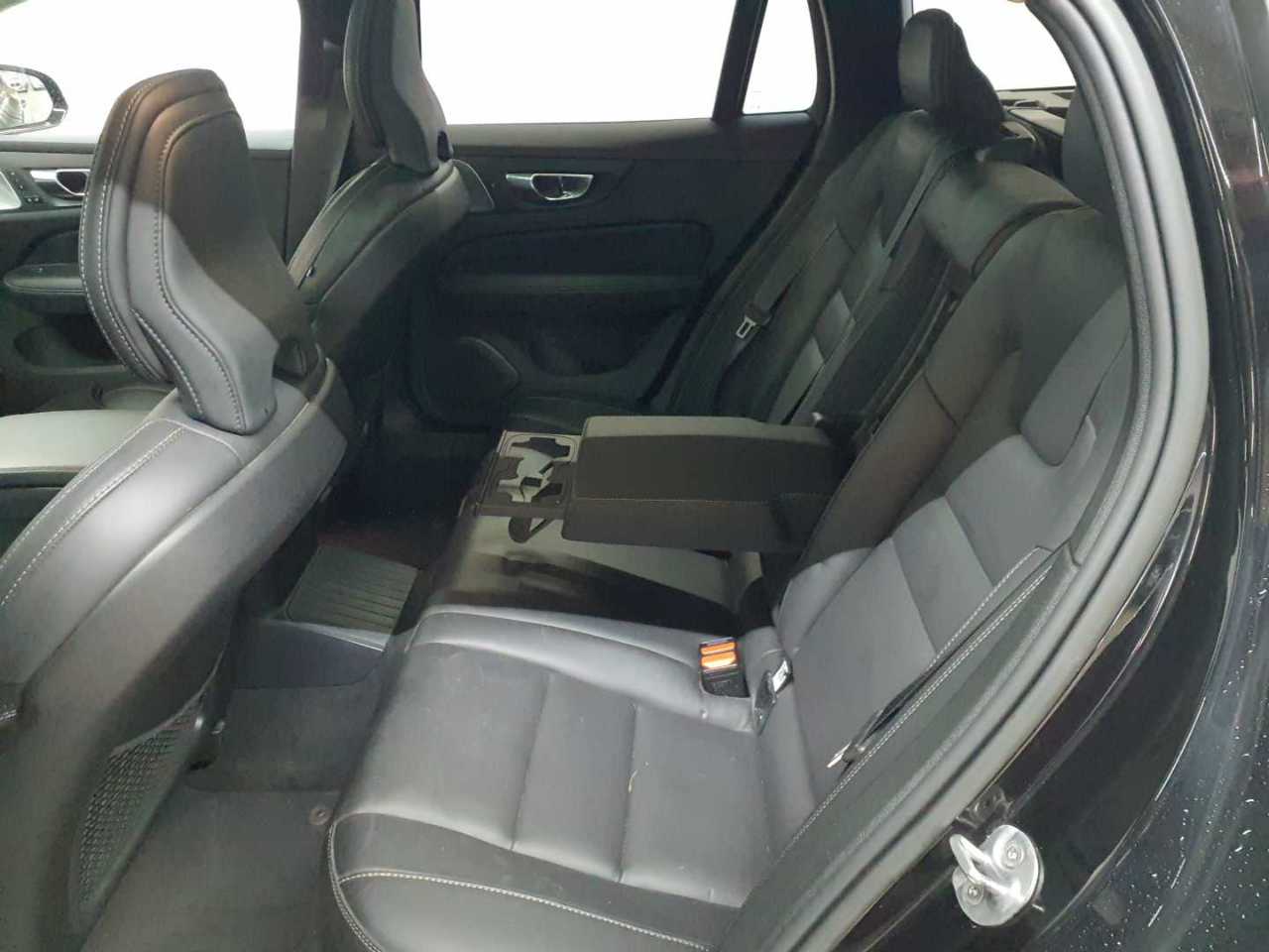 Volvo V60 T8 AWD Recharge Ultimate Dark 14
