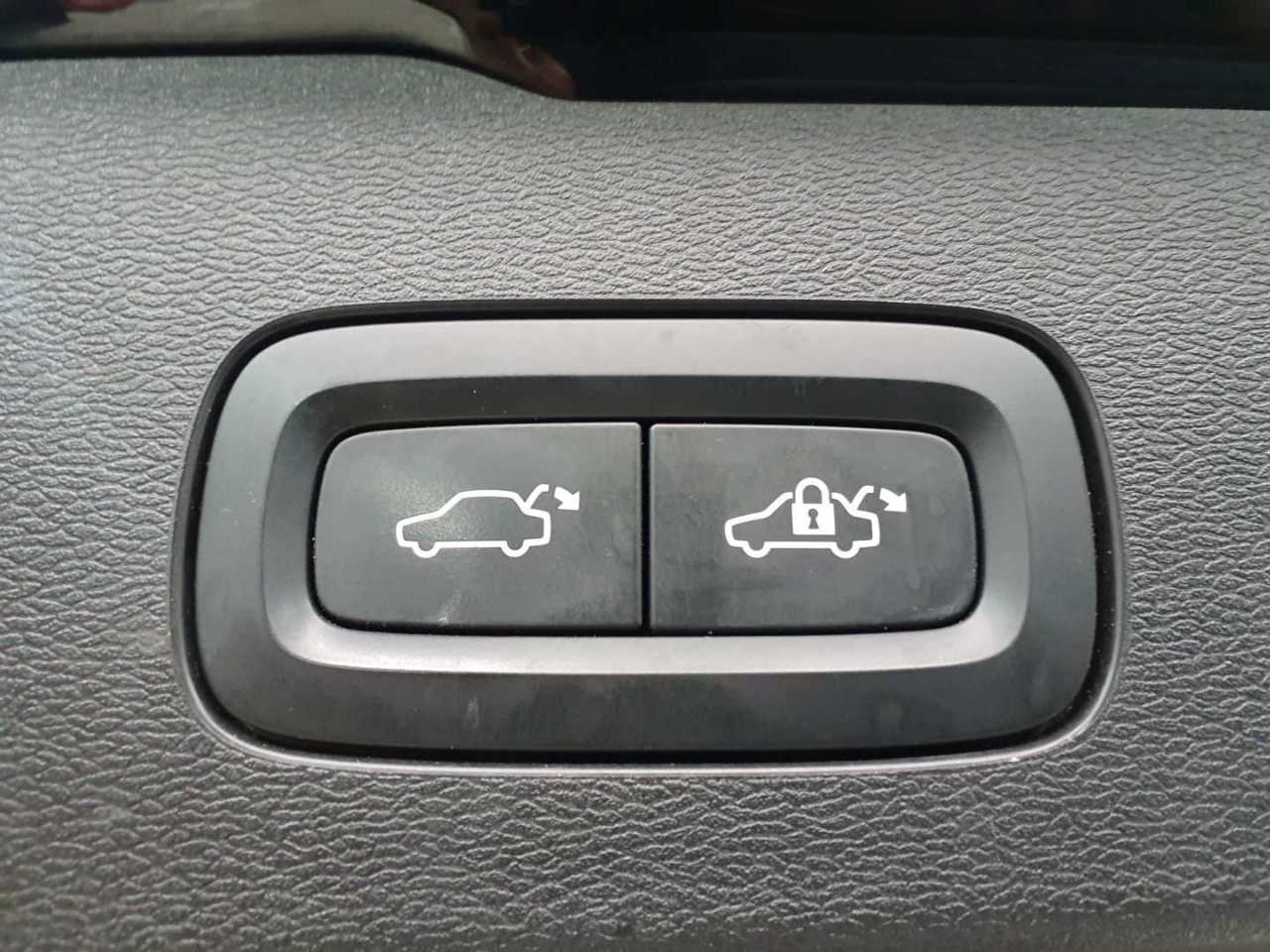 Volvo V60 T8 AWD Recharge Ultimate Dark 19