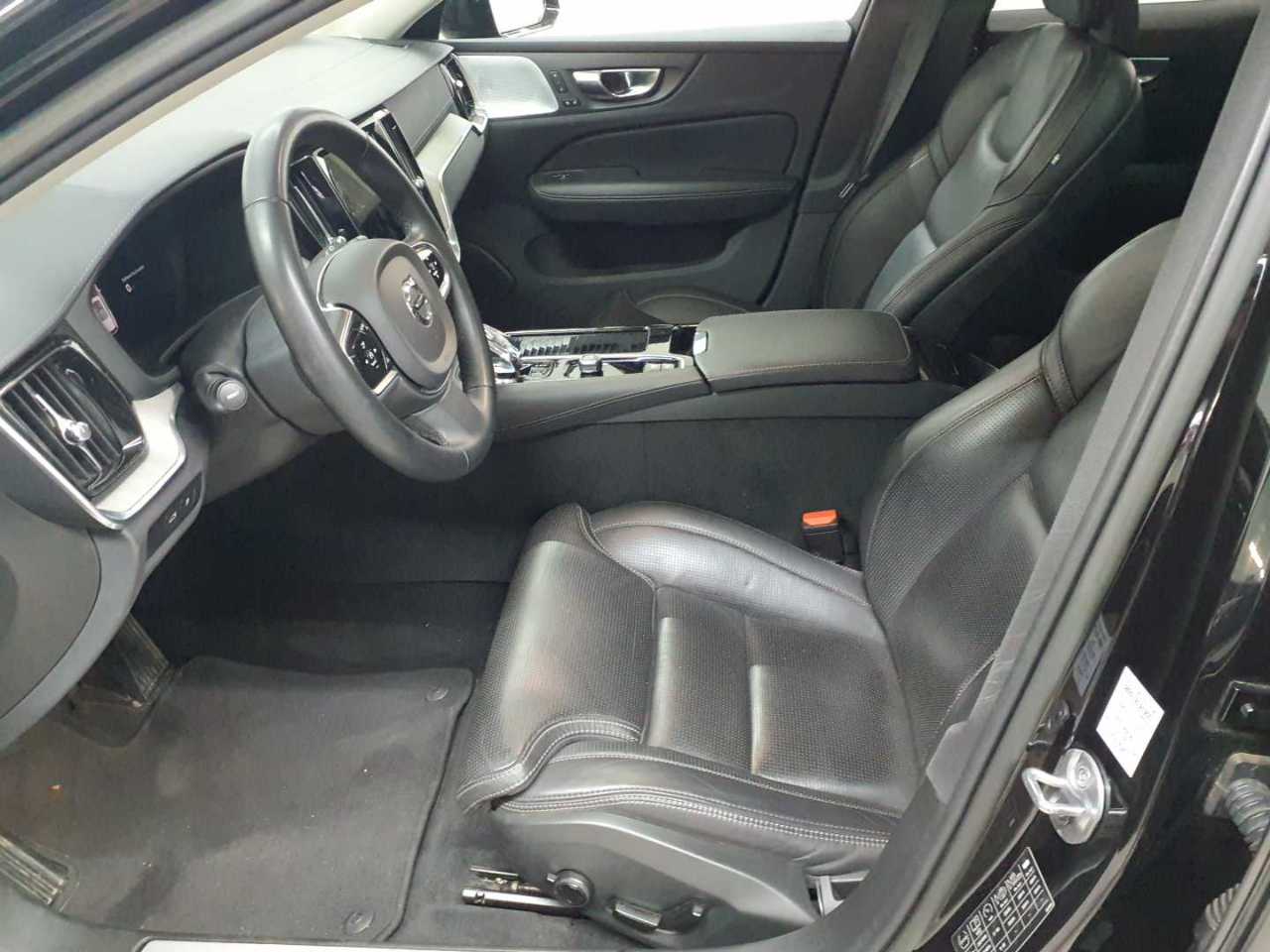 Volvo V60 T8 AWD Recharge Ultimate Dark 8
