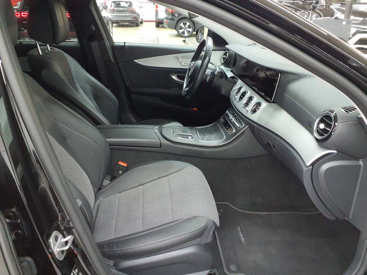 Mercedes-Benz E 300 d 4Matic T 9G-TRONIC Avantgarde 7
