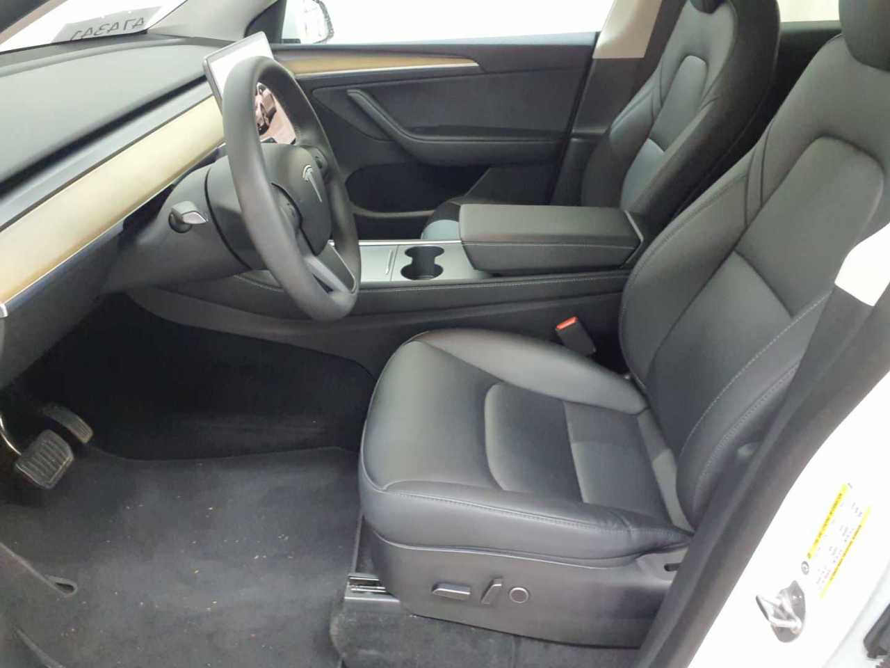Tesla Model Y RWD 8