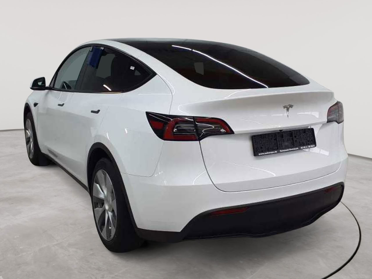 Tesla Model Y RWD 5