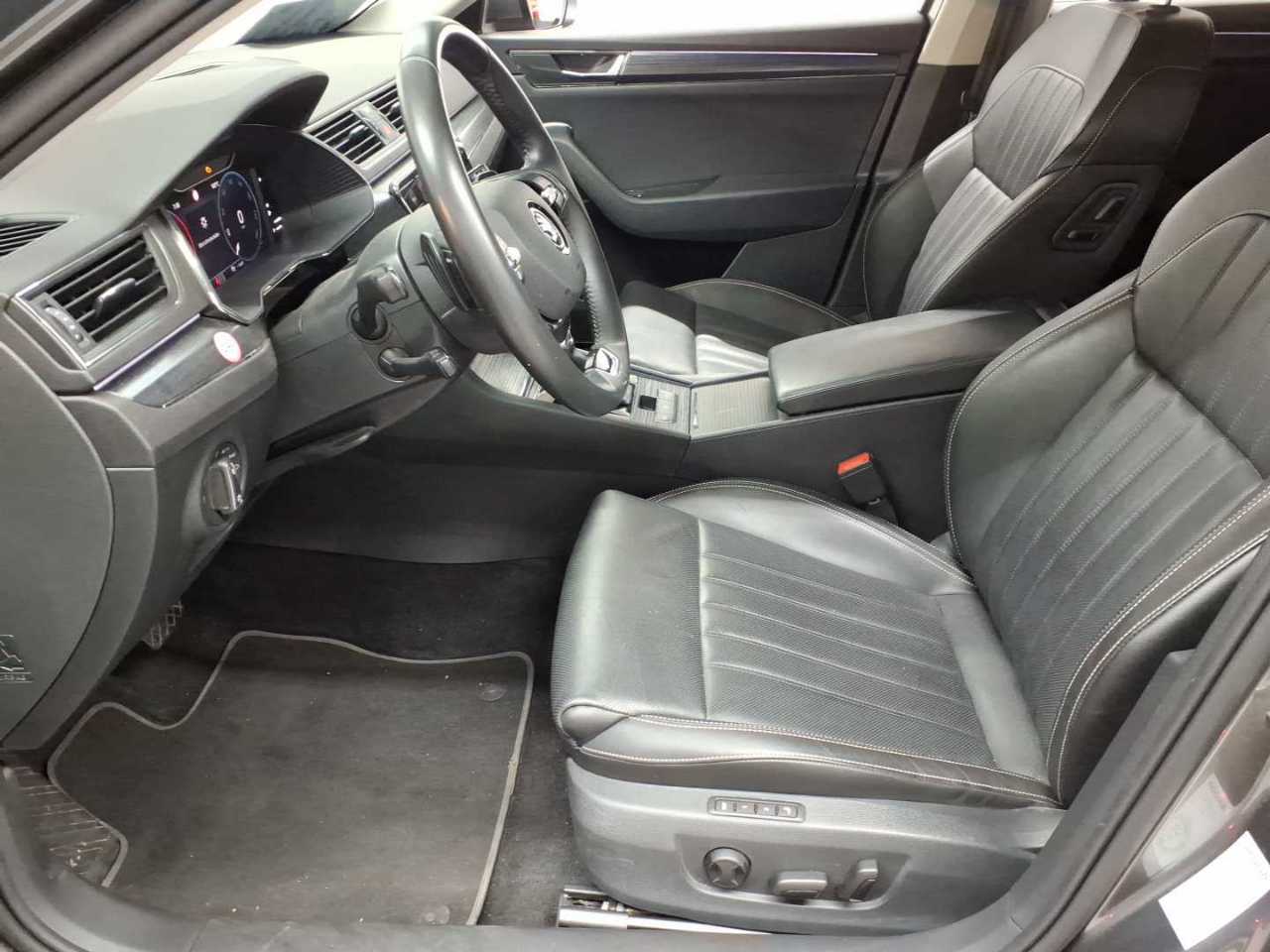Skoda Superb Combi 2.0 TDI DSG Premium Edition 7