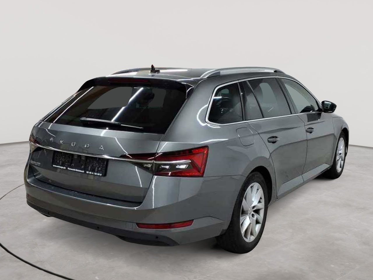 Skoda Superb Combi 2.0 TDI DSG Premium Edition 4
