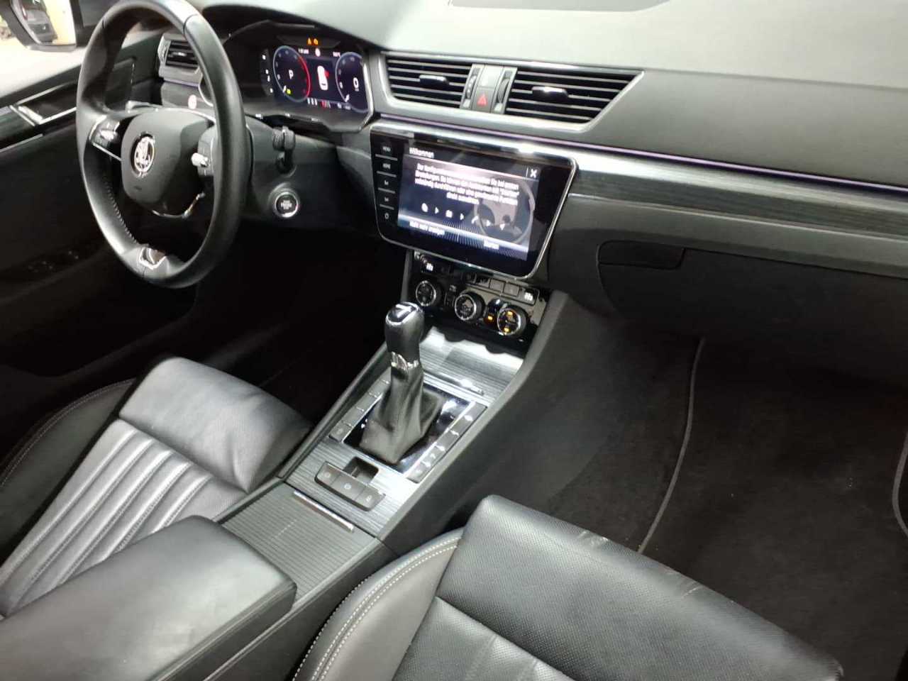 Skoda Superb Combi 2.0 TDI DSG Premium Edition 9
