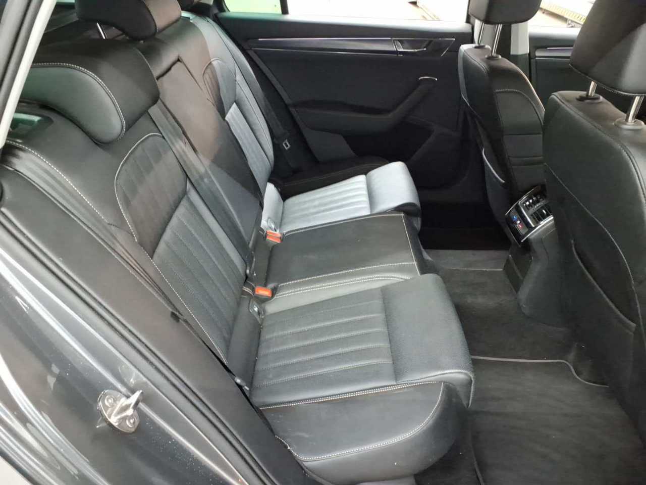 Skoda Superb Combi 2.0 TDI DSG Premium Edition 14