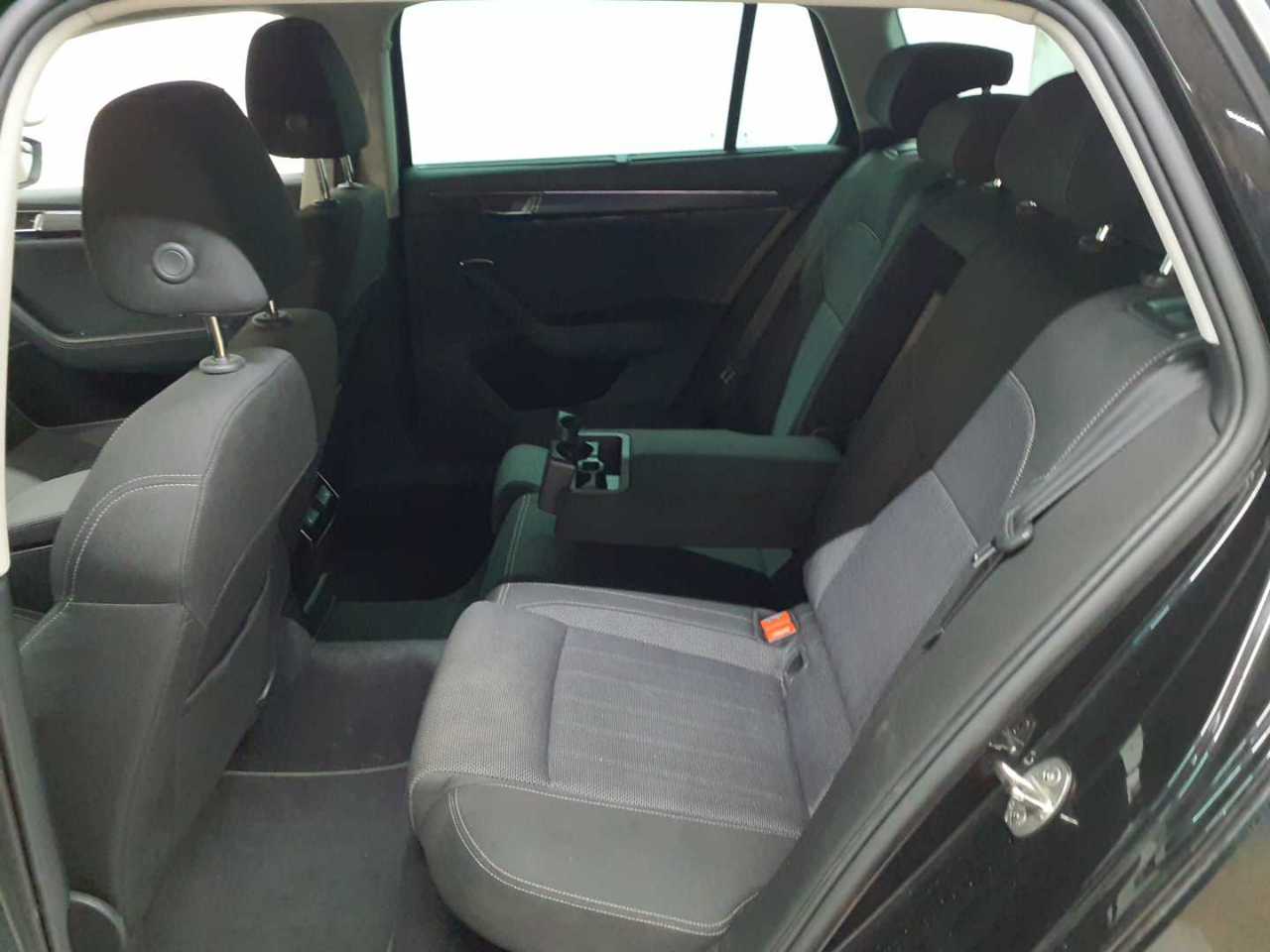 Skoda Superb Combi 1.4 TSI iV DSG Style 14