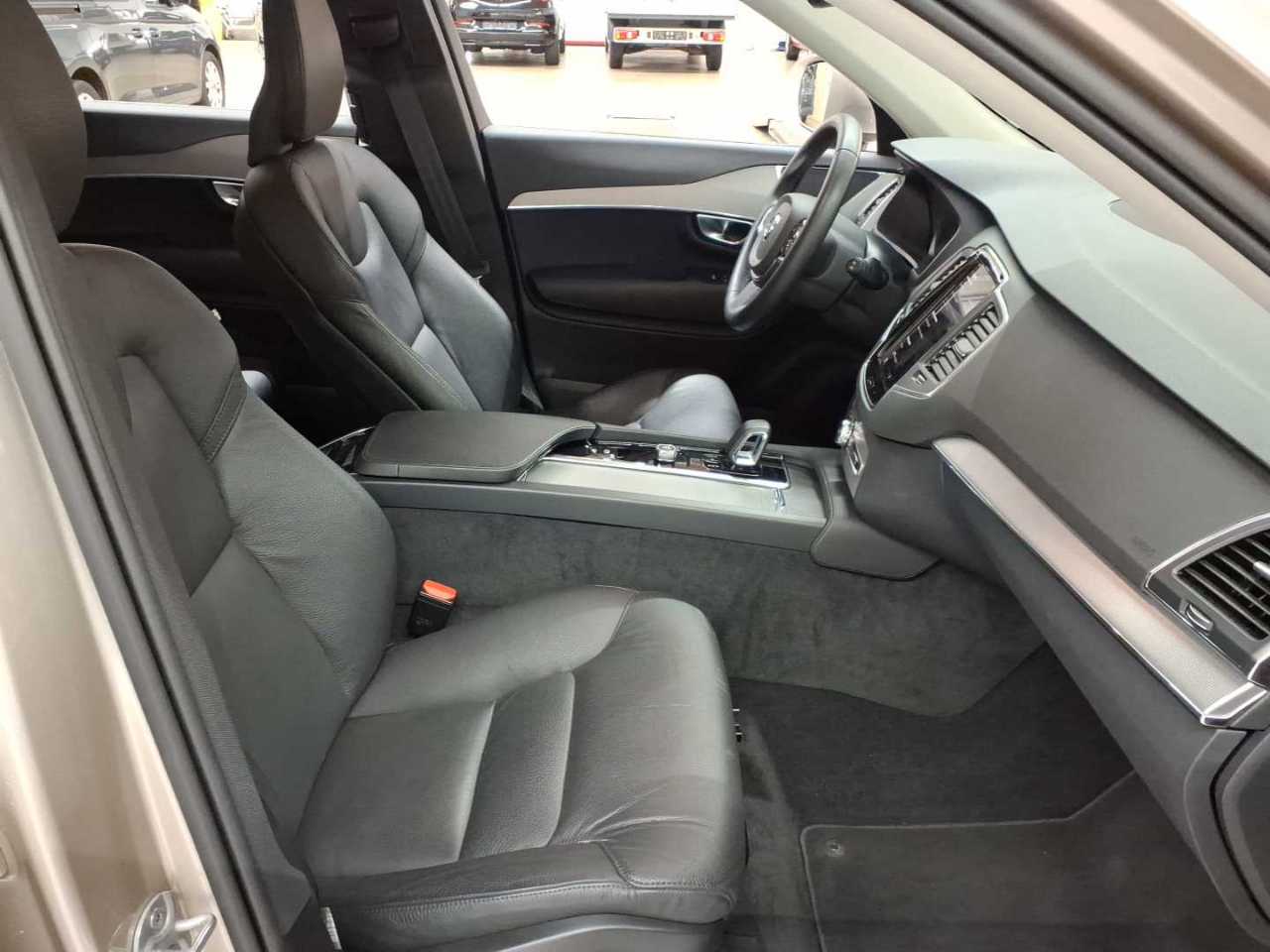 Volvo XC90 T8 AWD Recharge Core 8