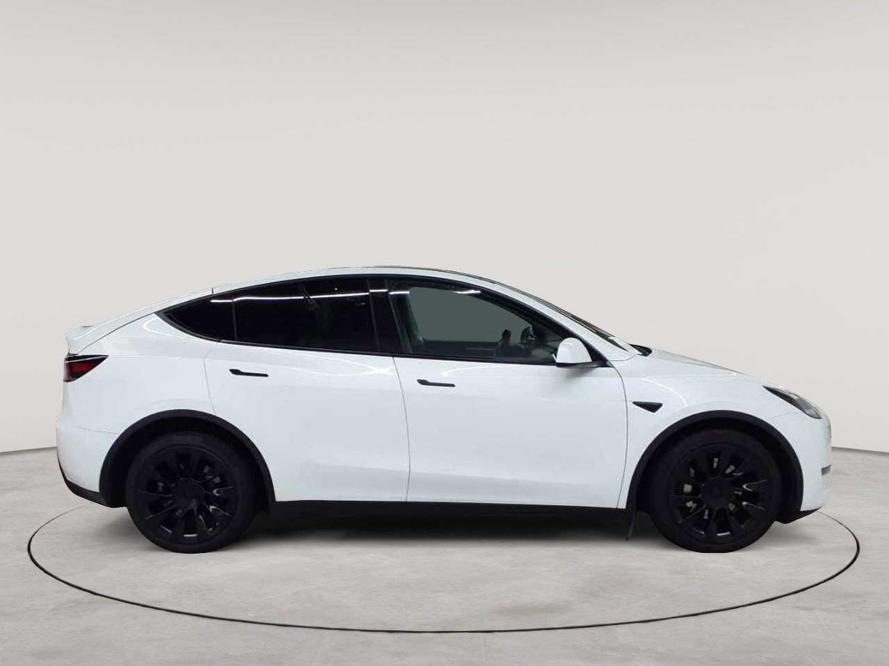 Tesla Model Y Long Range Dual Motor AWD 3