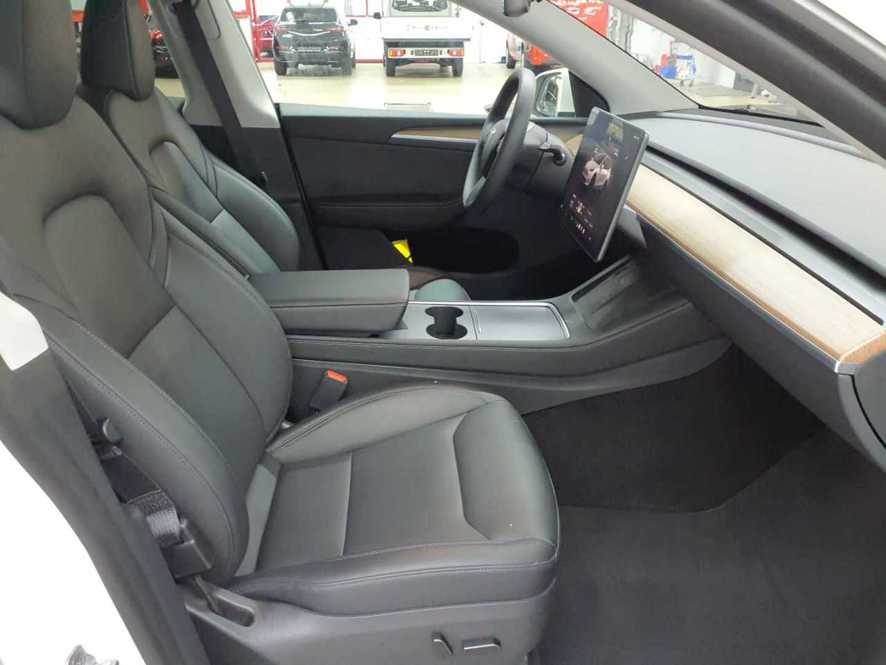 Tesla Model Y Long Range Dual Motor AWD 7
