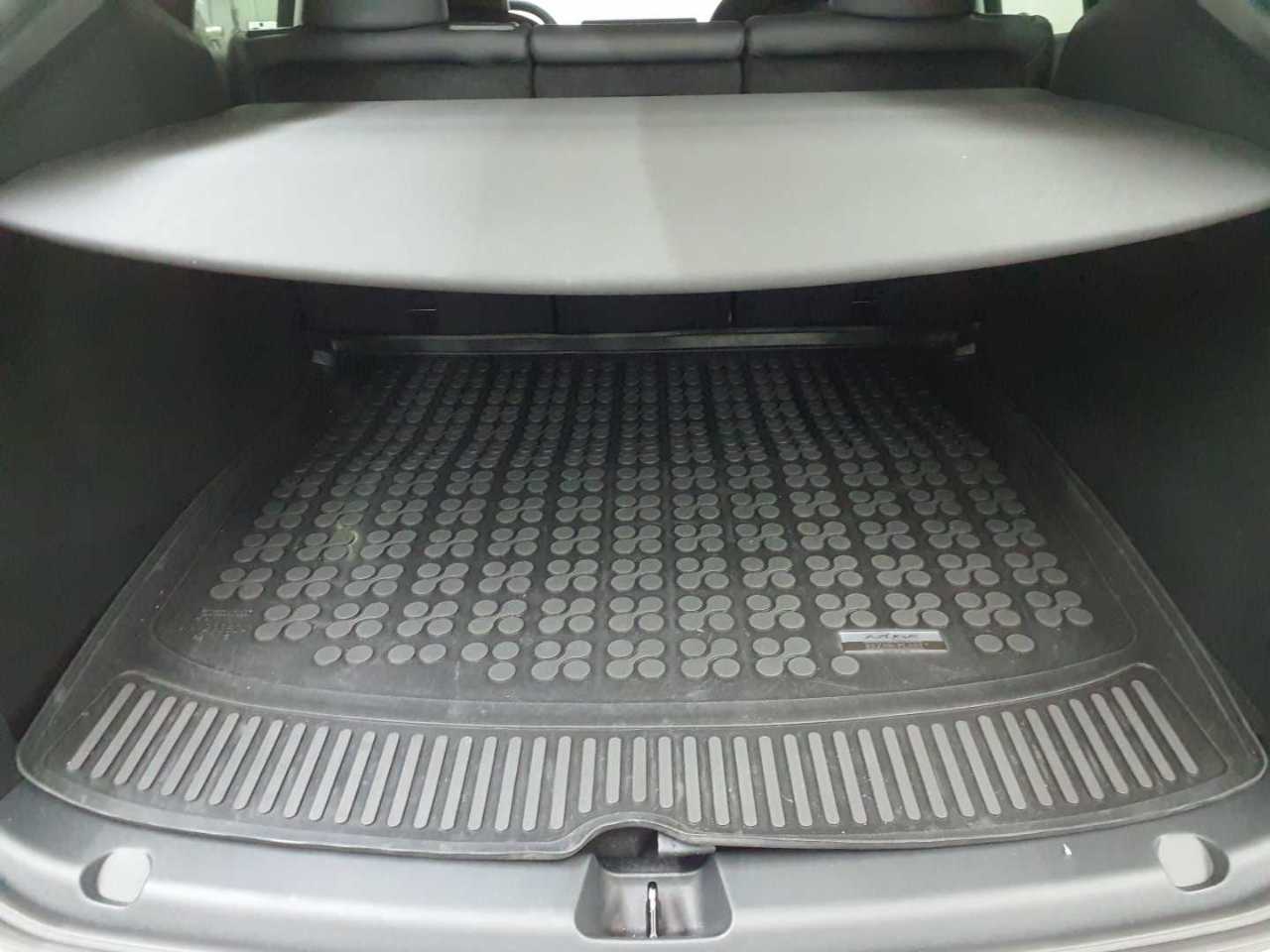 Tesla Model Y Long Range Dual Motor AWD 15