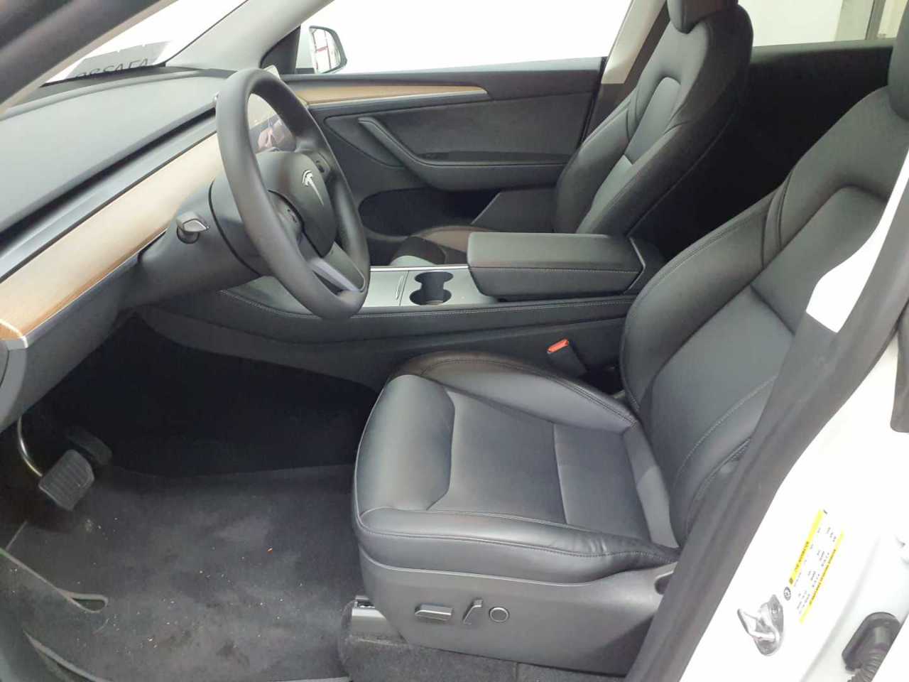 Tesla Model Y Long Range Dual Motor AWD 8