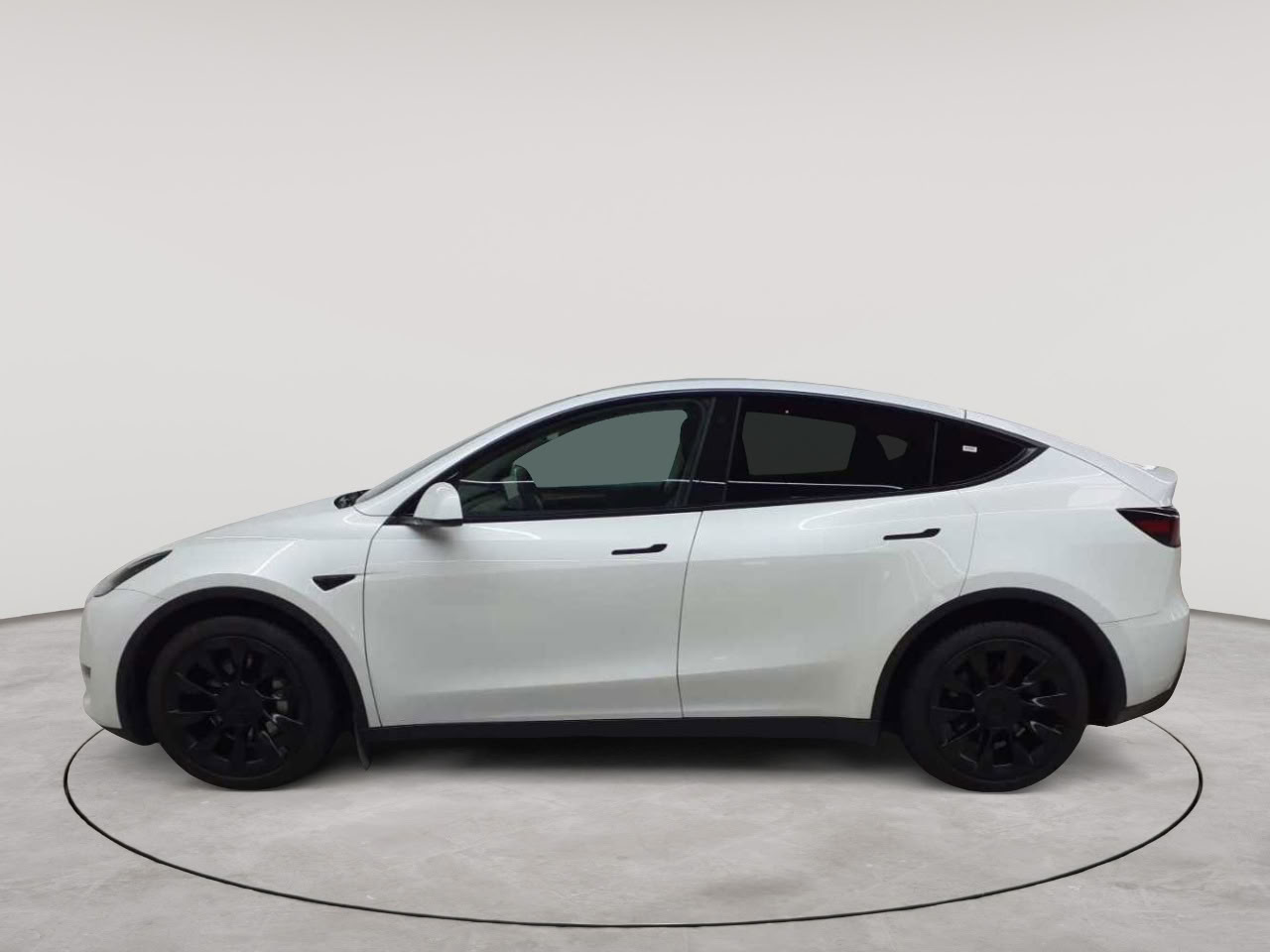 Tesla Model Y Long Range Dual Motor AWD 6