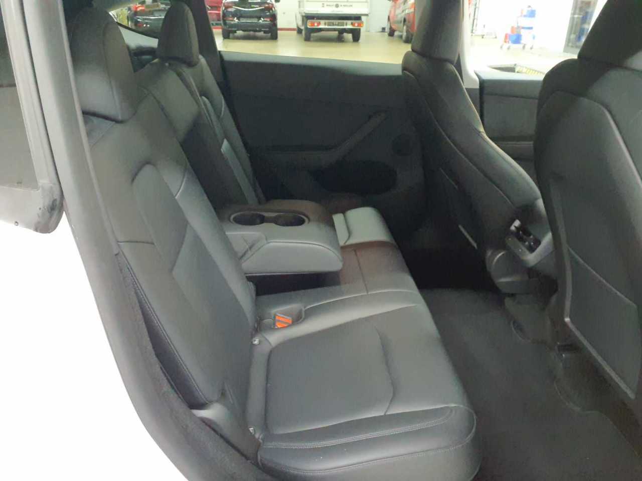 Tesla Model Y Long Range Dual Motor AWD 13