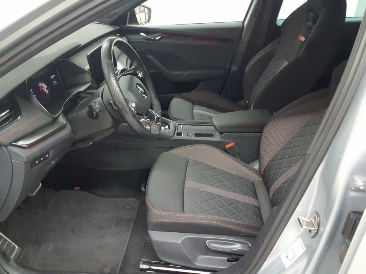 Skoda Octavia Combi 1.4 TSI iV DSG RS 8
