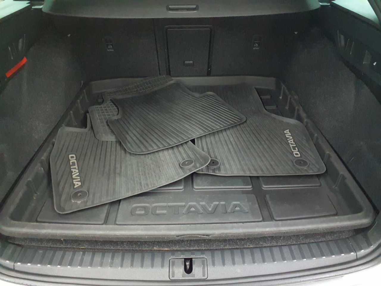 Skoda Octavia Combi 1.4 TSI iV DSG RS 15