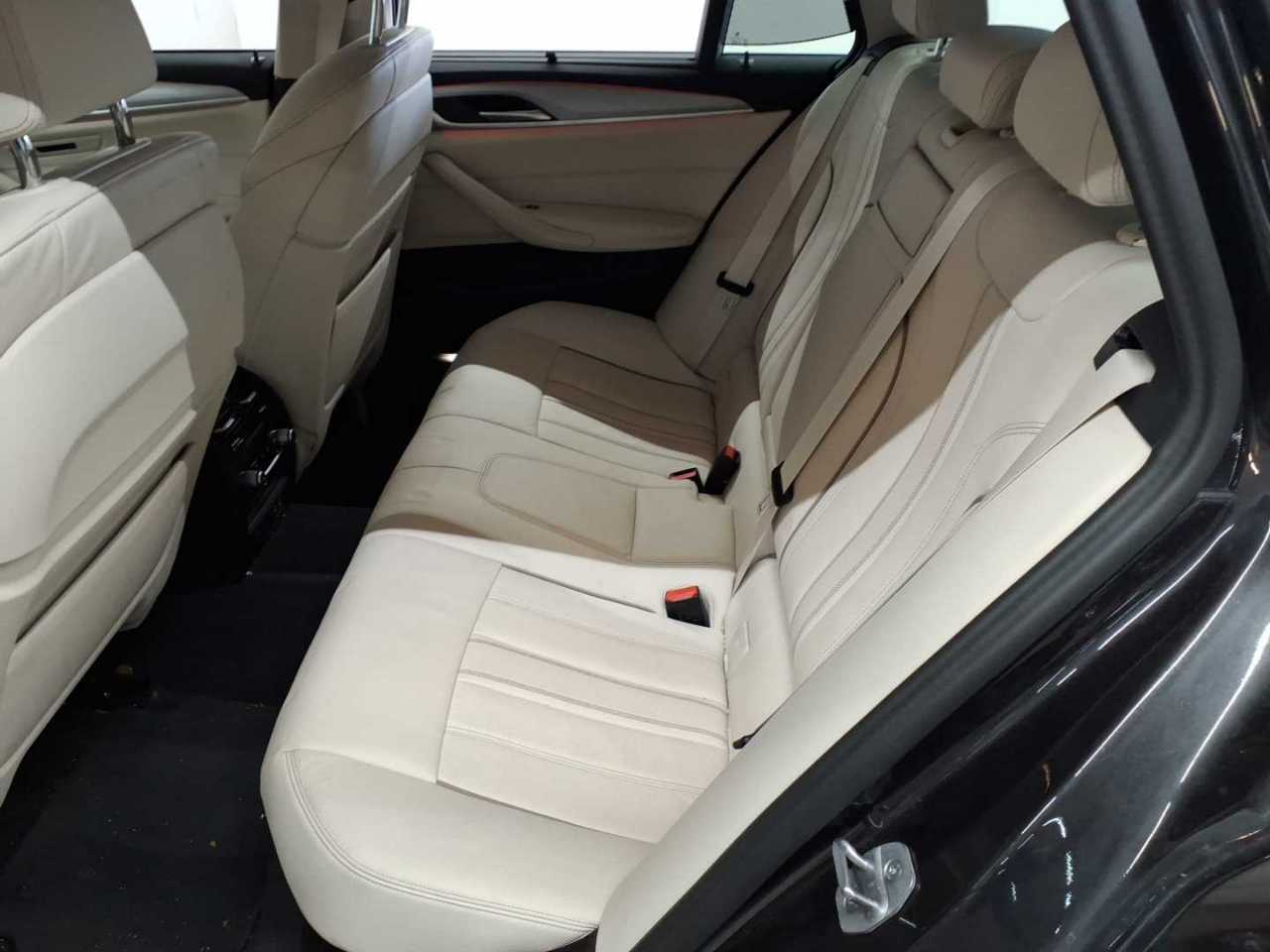 BMW 520d xDrive Touring Aut. 13