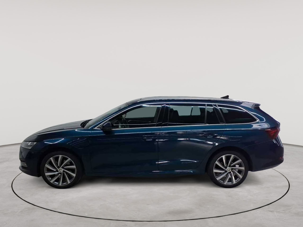 Skoda Octavia Combi 1.4 TSI iV DSG Style 6