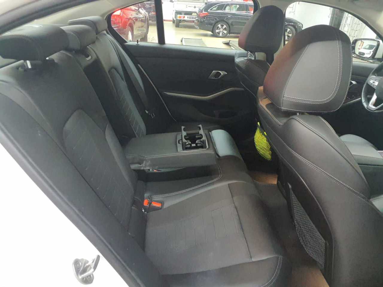 BMW 318d Aut. 13