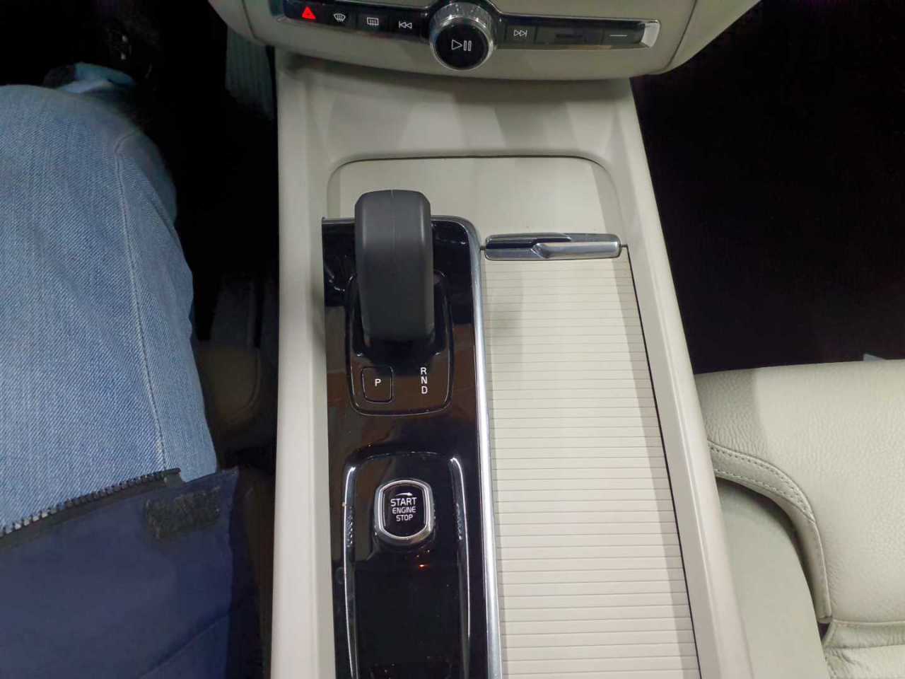 Volvo XC60 B4 D Geartronic Momentum Pro 10