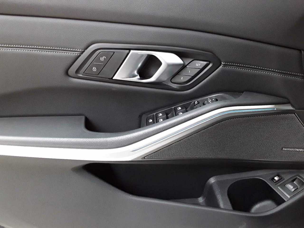 BMW 330e Touring xDrive Aut. 16