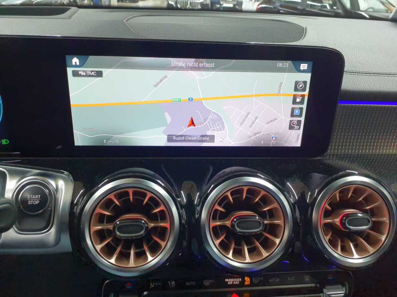 Mercedes-Benz EQB 250 Electric Art 12