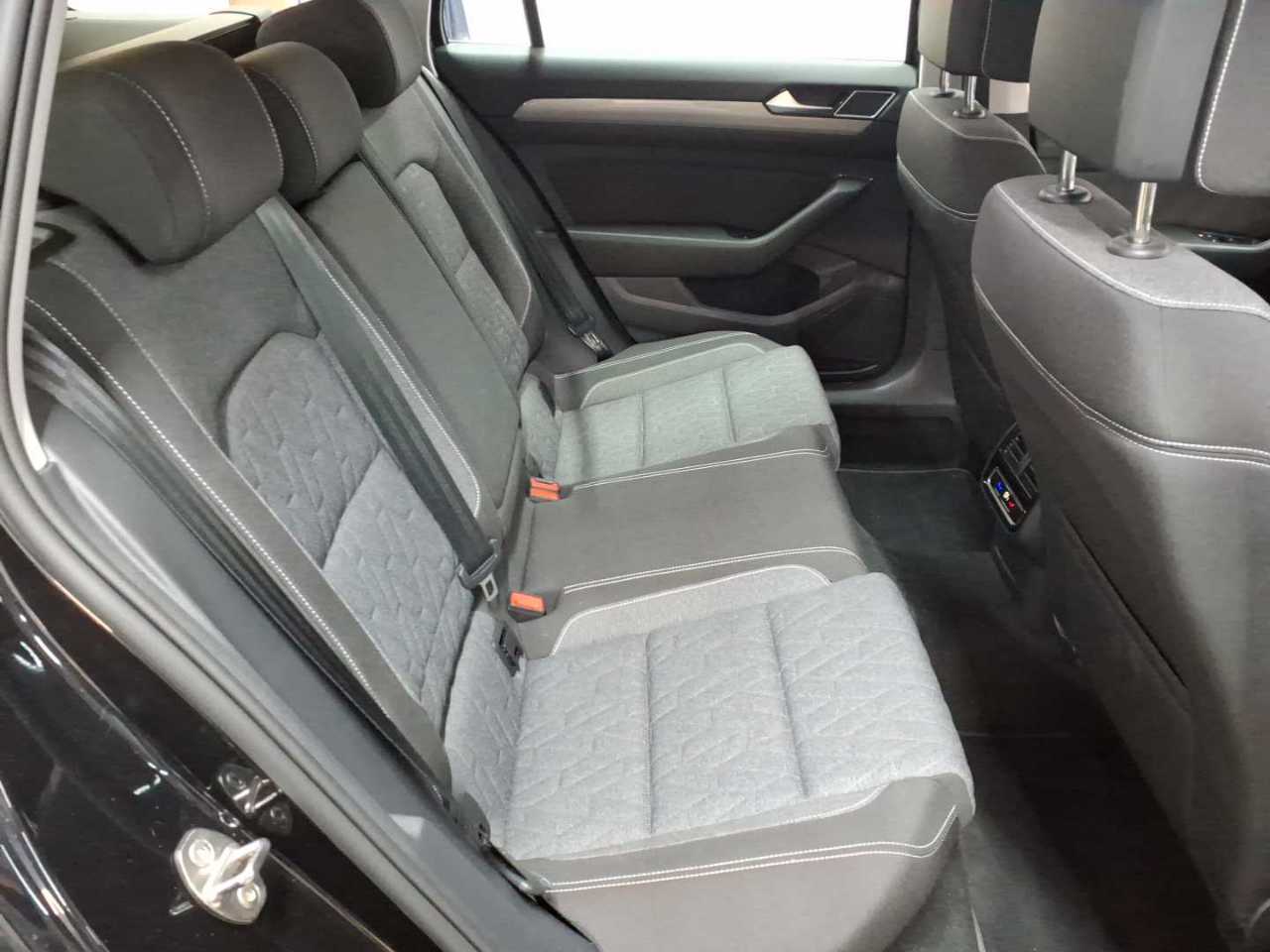 Volkswagen Passat Variant 2.0 TDI SCR DSG Business 14