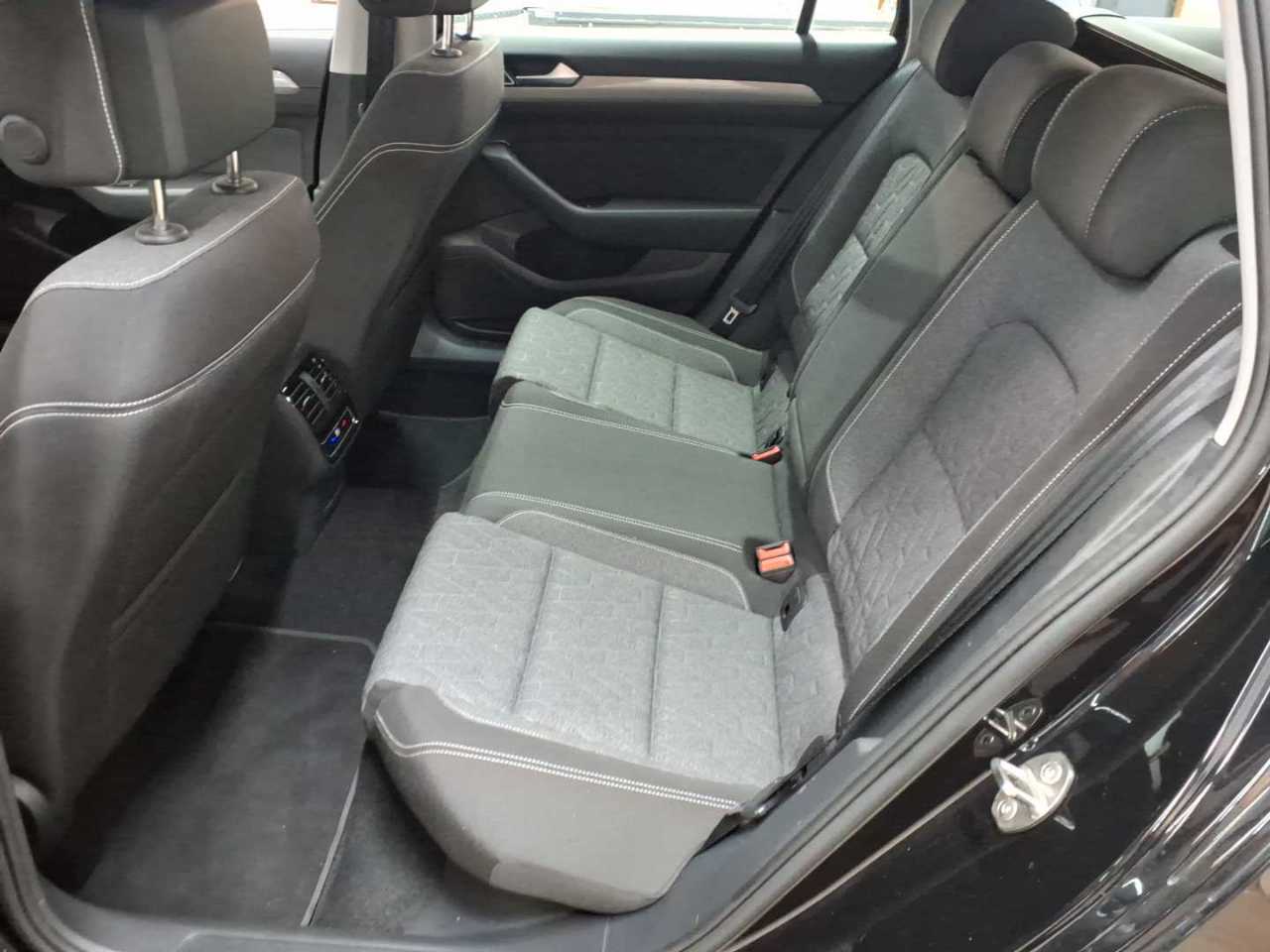 Volkswagen Passat Variant 2.0 TDI SCR DSG Business 13