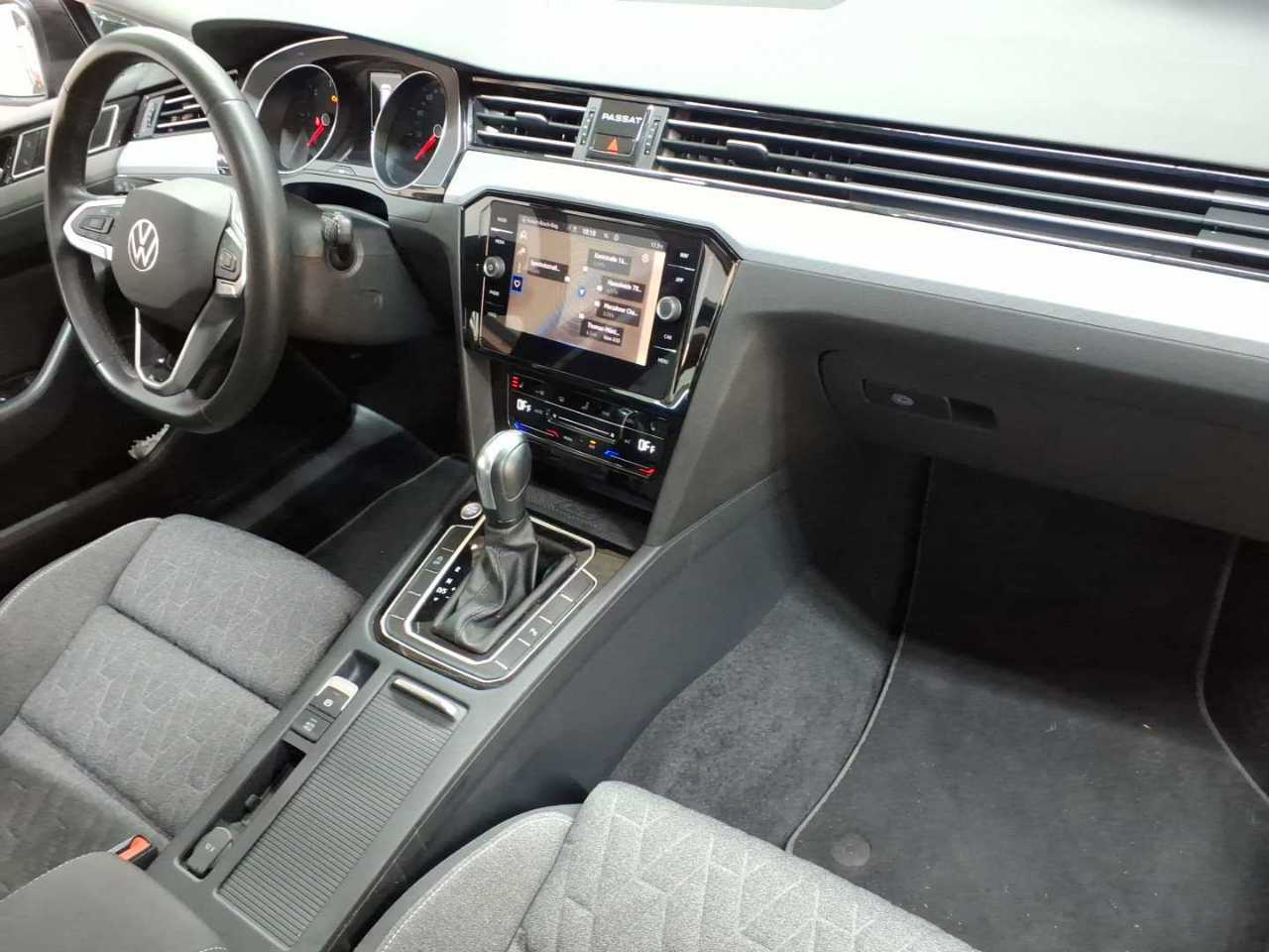 Volkswagen Passat Variant 2.0 TDI SCR DSG Business 9