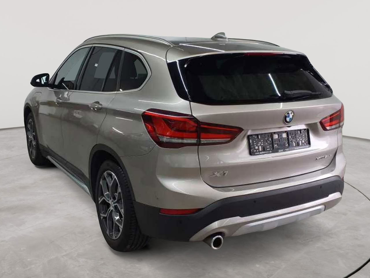 BMW X1 xDrive25e xLine 5