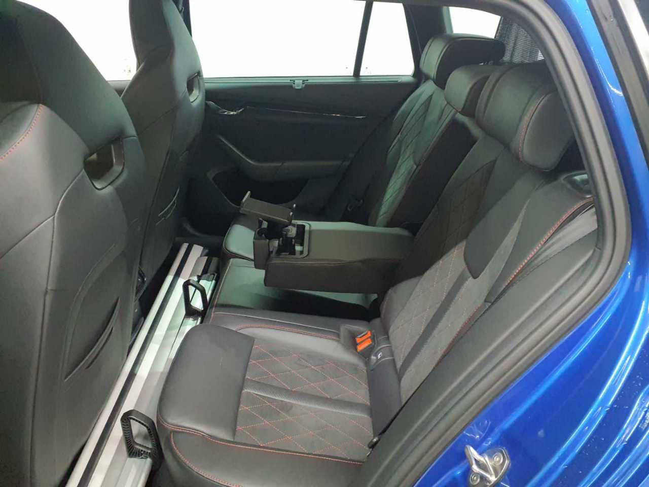 Skoda Octavia Combi 2.0 TDI DSG RS Plus 14