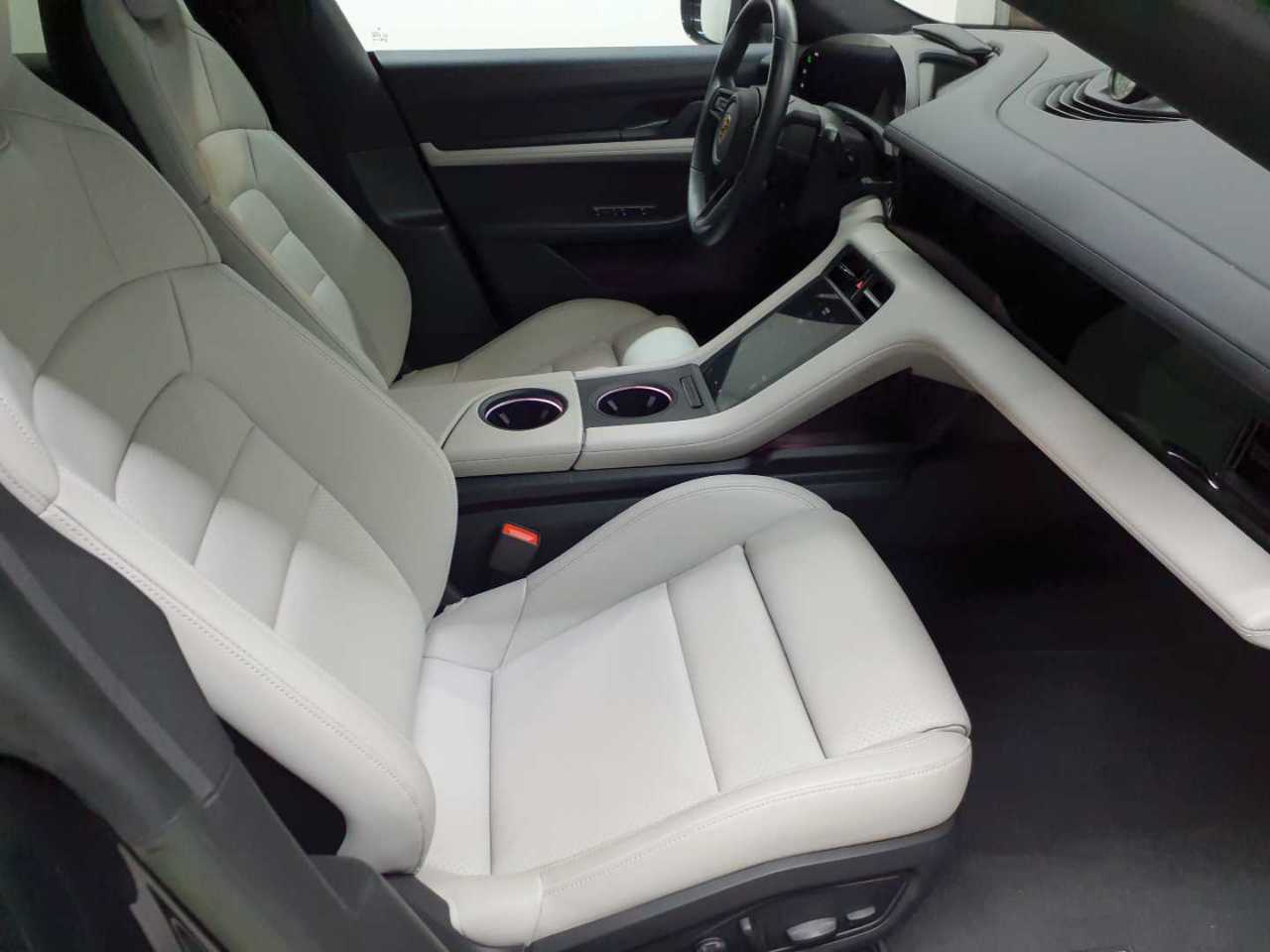 Porsche Taycan Sport Turismo Performancebatterie Plus 8