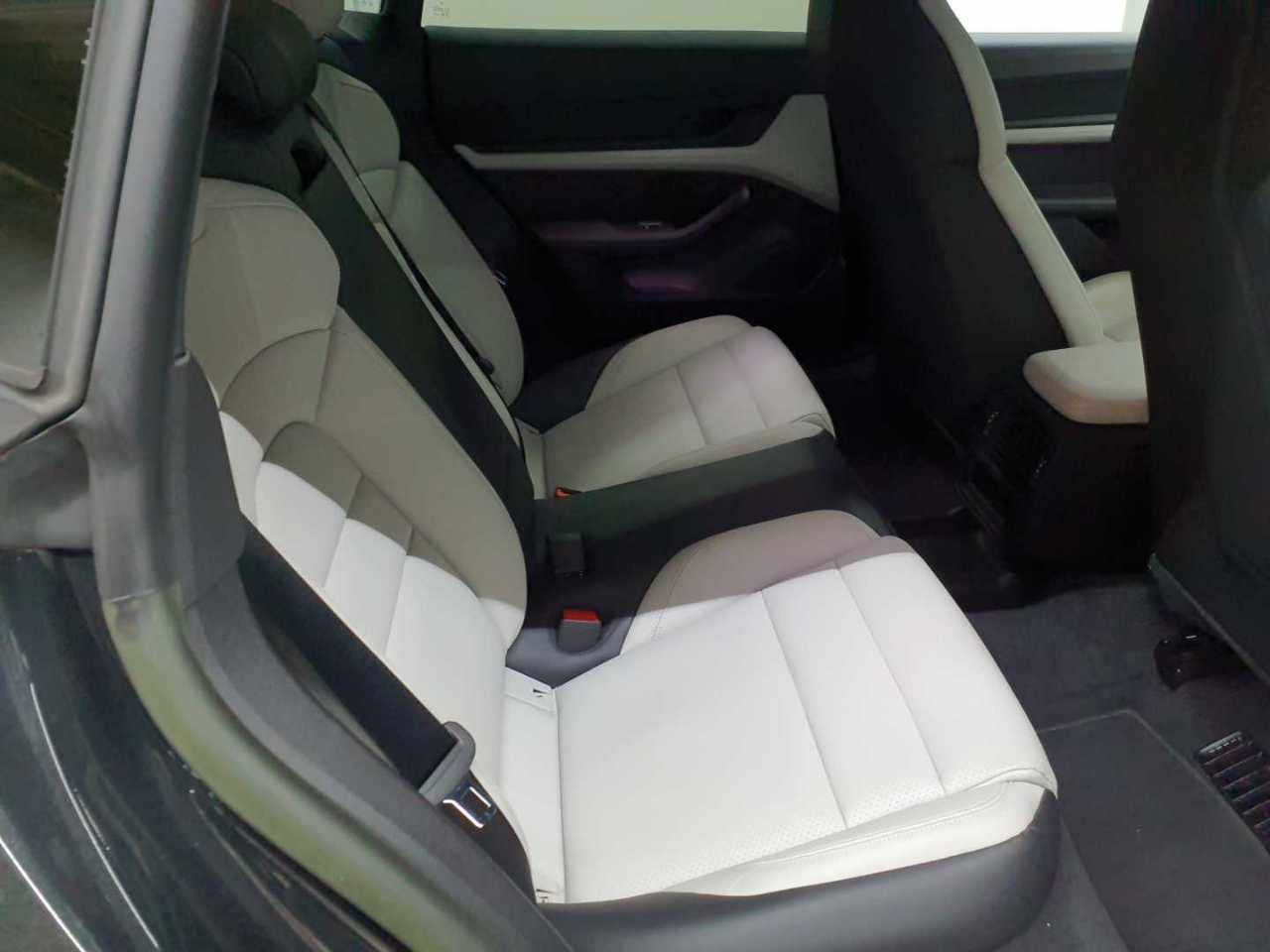 Porsche Taycan Sport Turismo Performancebatterie Plus 14