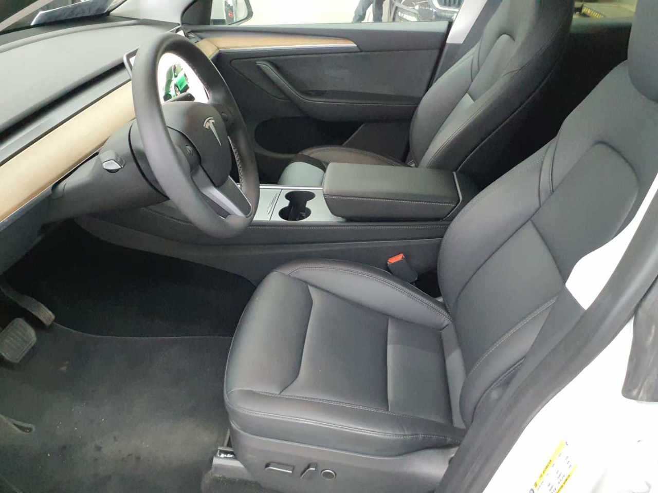 Tesla Model Y Long Range Dual Motor AWD 7