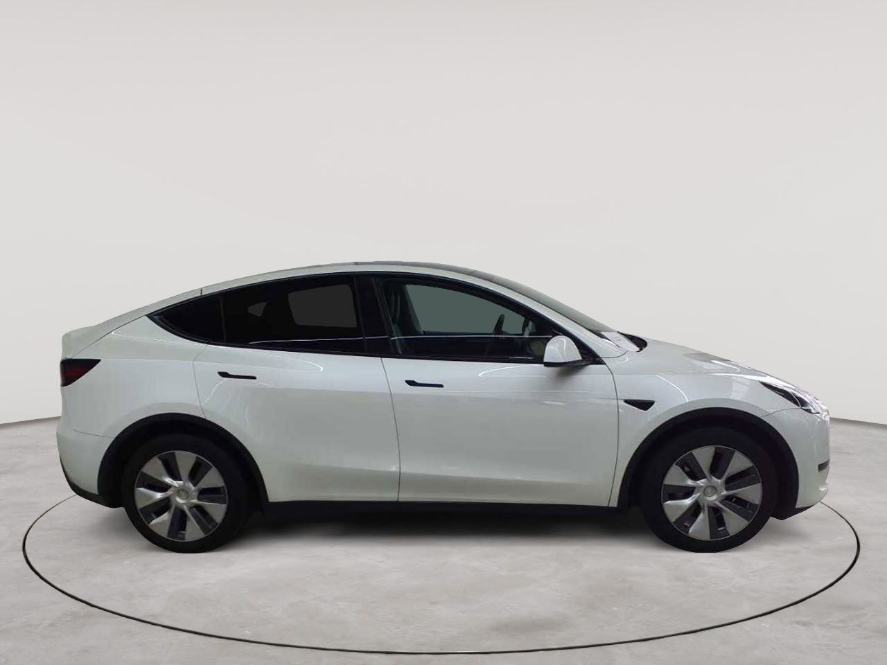 Tesla Model Y Long Range Dual Motor AWD 3