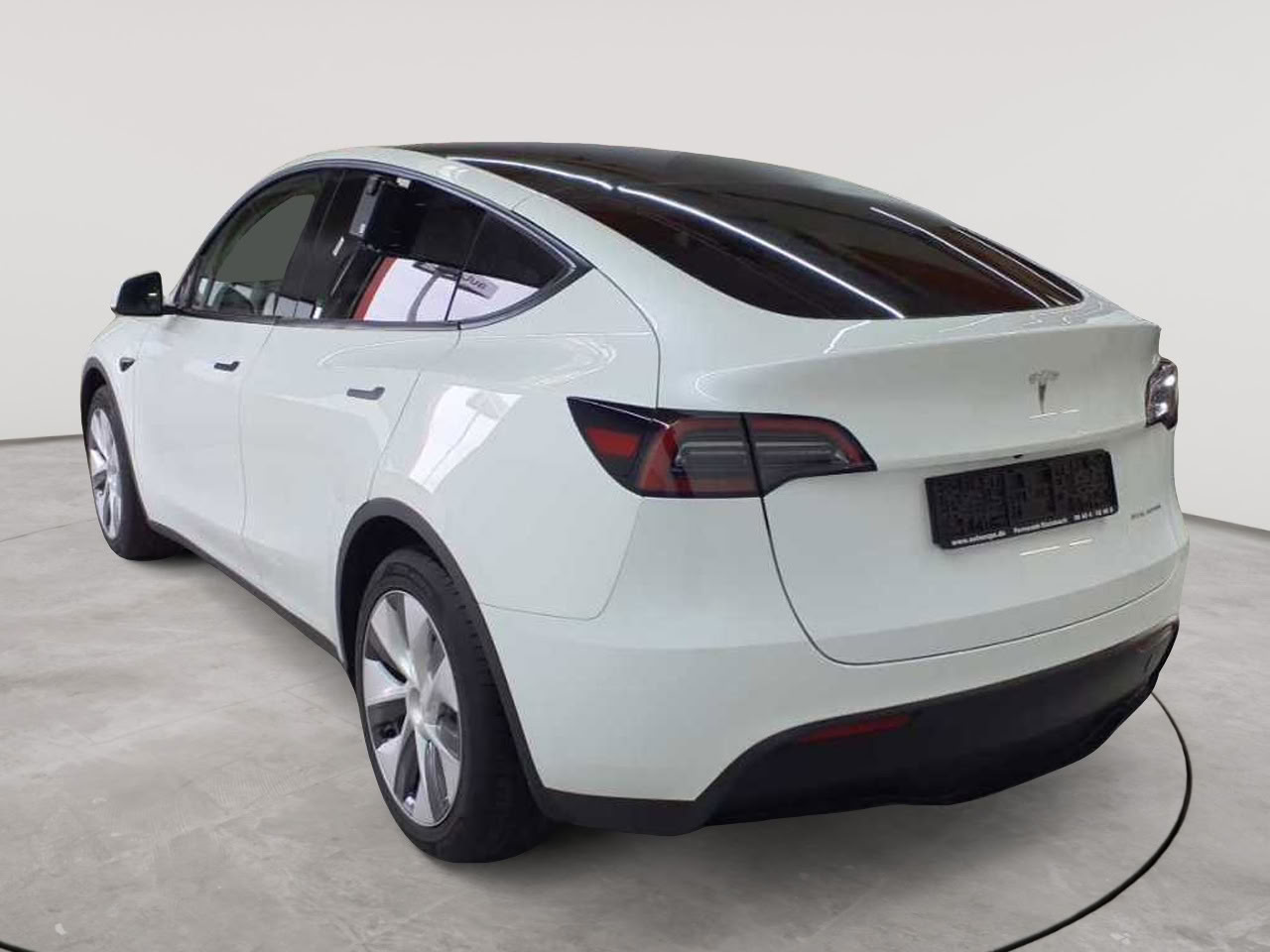 Tesla Model Y Long Range Dual Motor AWD 5
