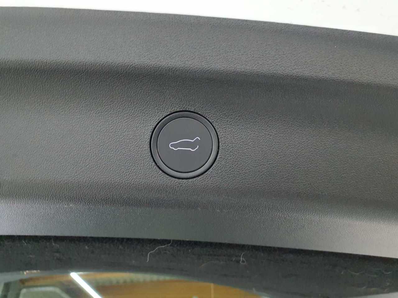 Tesla Model Y Long Range Dual Motor AWD 16