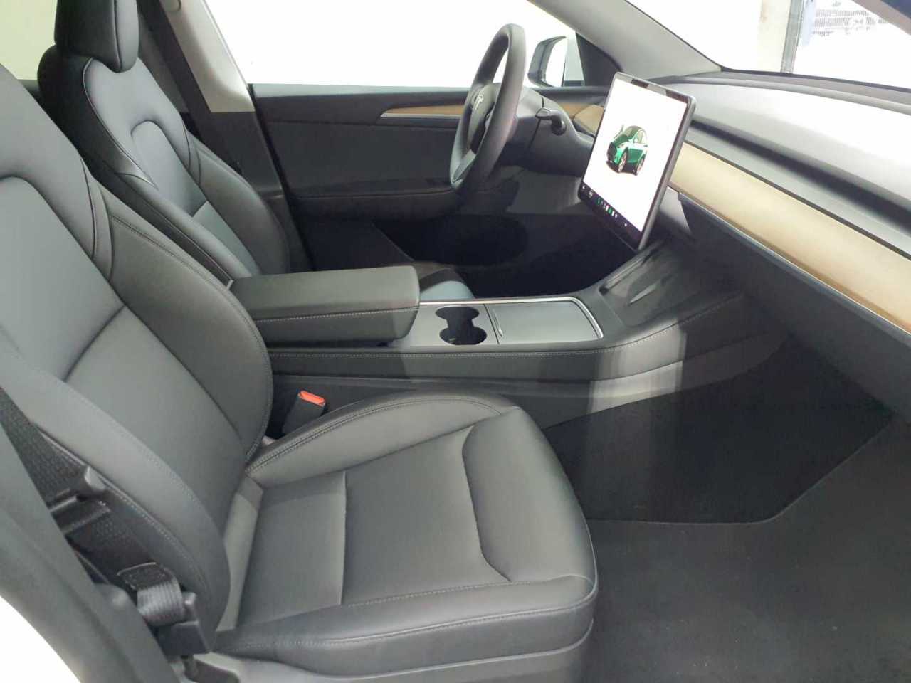 Tesla Model Y Long Range Dual Motor AWD 8