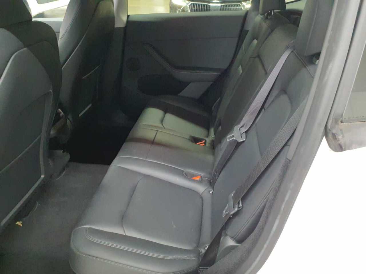 Tesla Model Y Long Range Dual Motor AWD 13
